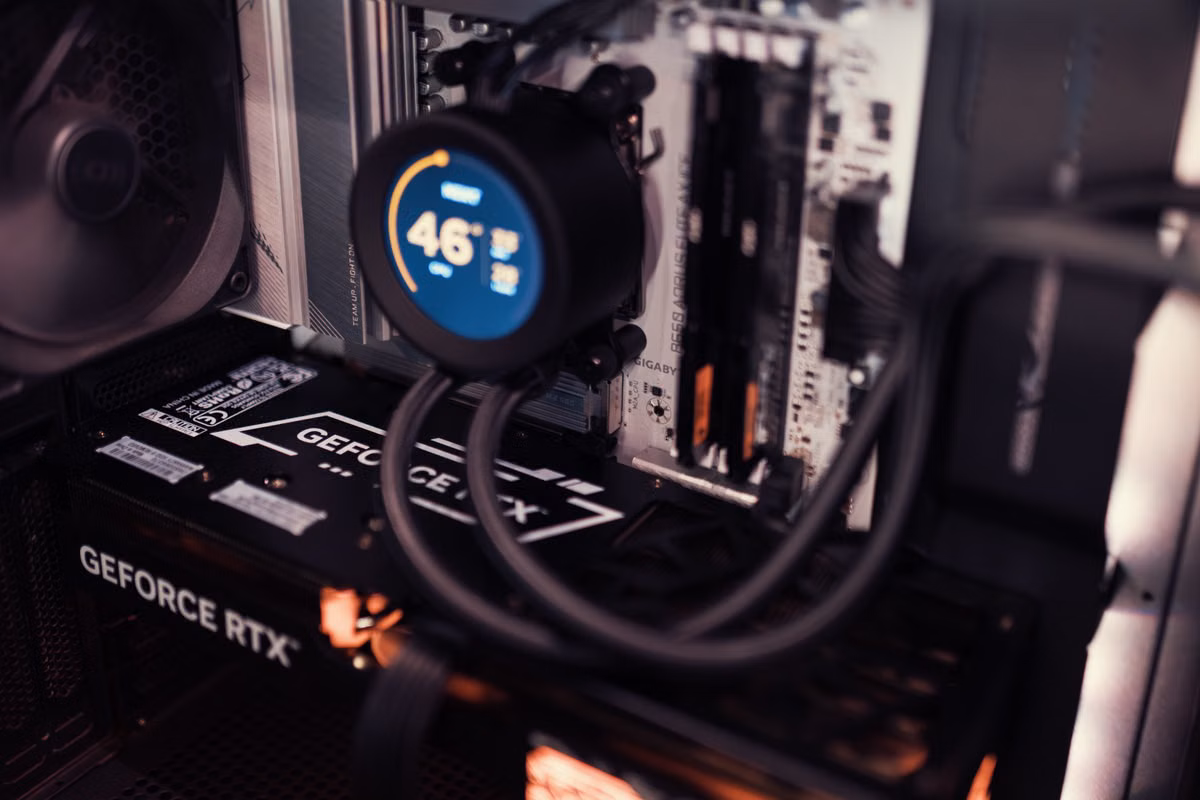 What Configuration Does ComfyUI Local AI Need? How to Choose a GPU, VRAM, Memory, and SSD, and How Much Do Personal Users and Enterprise Workstations Differ?