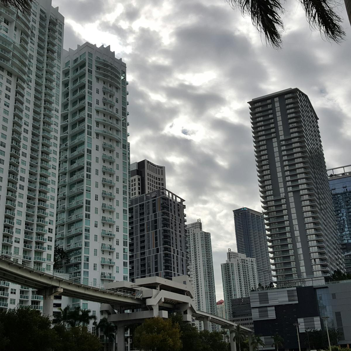 2026 — CI Mac d'entreprise : tests Xcode parallèles, Test Plans et contention des simulateurs sur hôtes de build partagés