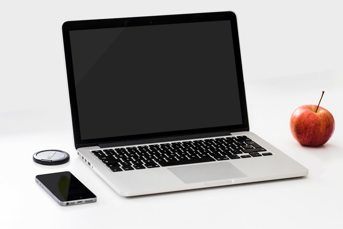 2026 — iOS App Store, TestFlight et Mac M4 distants : régions, stockage et accès SSH/VNC