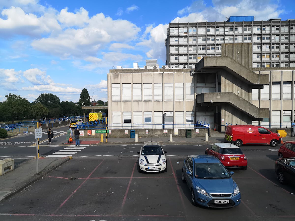 2026년 기업 iOS CI: Xcode Cloud, 분당 할당량, 임대 Mac, 다중 저장소 PR, Archive, 컴플라이언스